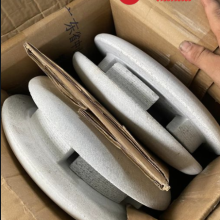 Núm Che Đáy Nguyên Khối