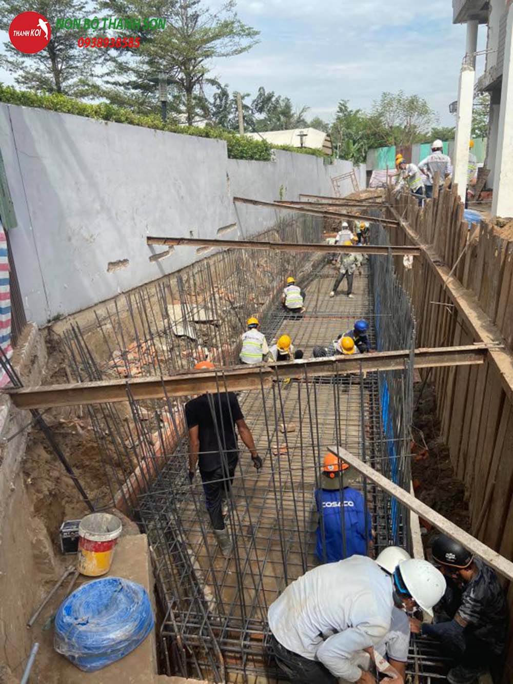 Đổ thành hồ cá koi