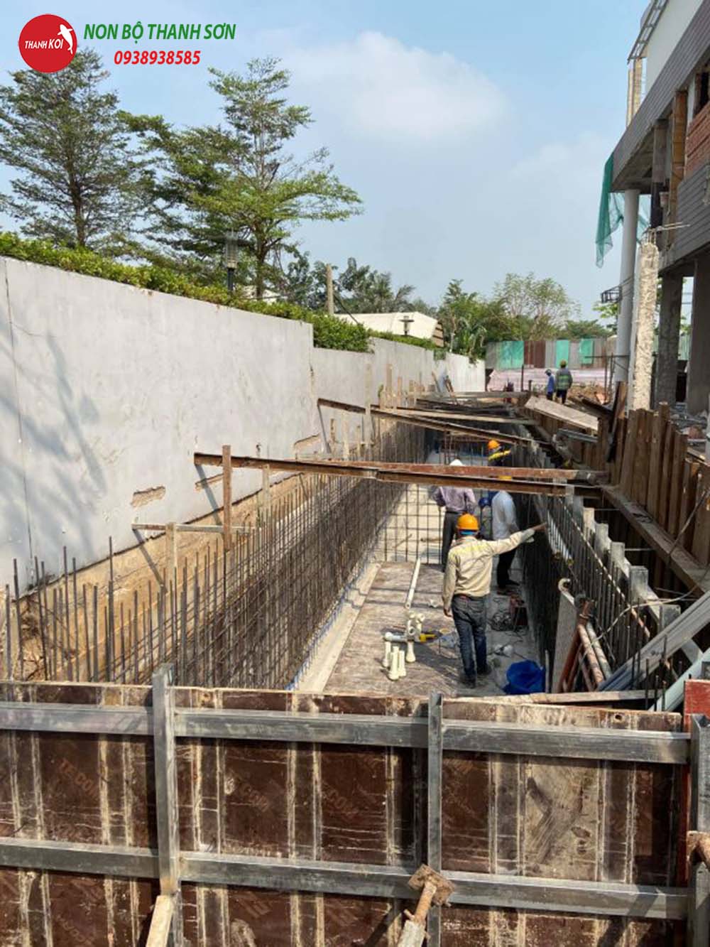 Đổ thành hồ cá koi