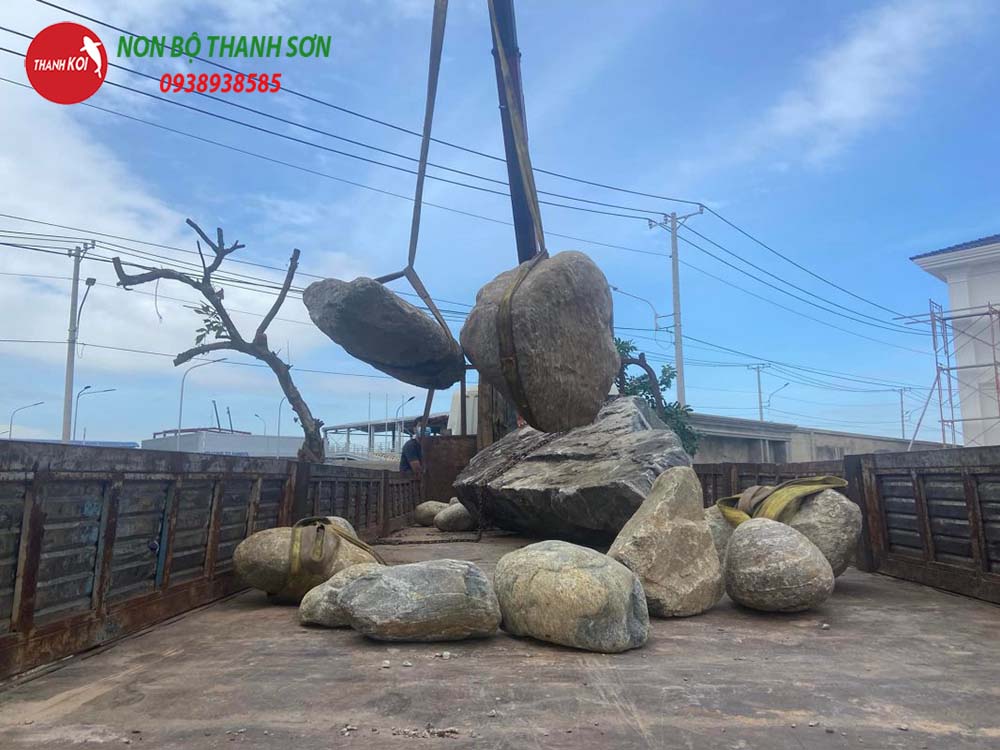 Trong đó đá sử dụng nên chọn loại đá chắc nặng và ếp các hòn đá nhỏ xung quanh