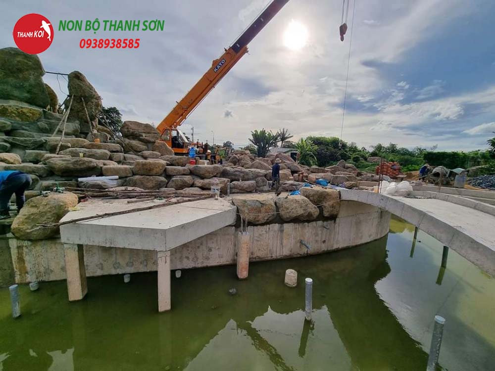 Thiết Kế Hồ Cá Koi: Hành Trình Tạo Nên Một Tác Phẩm Nghệ Thuật Trong Sân Vườn