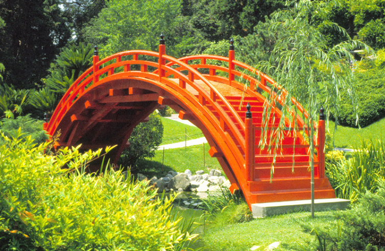 Sử dụng cầu đi cho sân vườn cho biệt thự và nhà ở